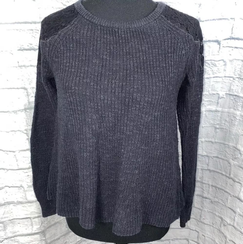 Hollister. Crop Knit Sweater w/ Lace Shoulders. Black. Small